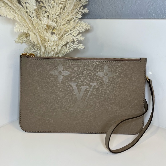 🎀 Louis Vuitton Turtle Dove Monogram Giant Empreinte Leather Neverfull Pochette - Picture 1 of 15